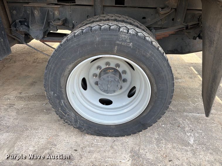 image for item FB8337 2017 Ford F550 Super Duty dump flatbed truck