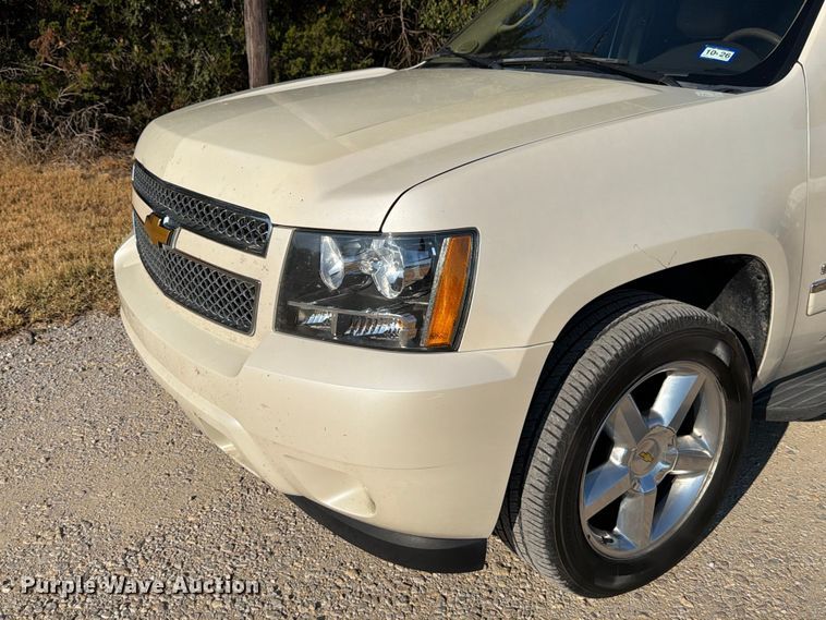 image for item FB8338 2013 Chevrolet Suburban SUV