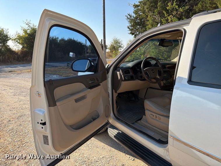 image for item FB8338 2013 Chevrolet Suburban SUV