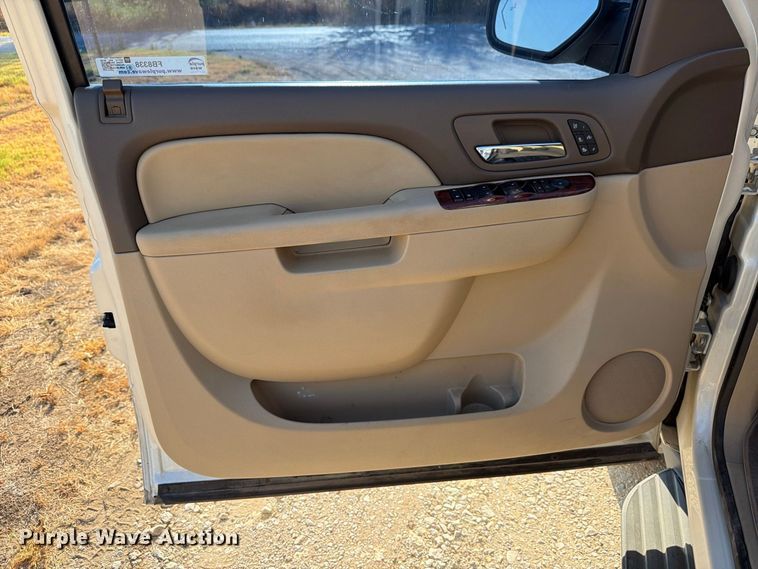 image for item FB8338 2013 Chevrolet Suburban SUV