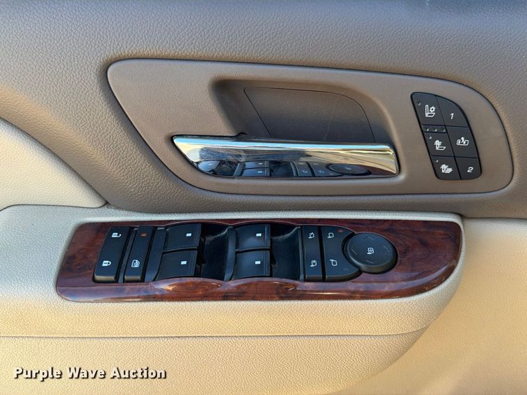 image for item FB8338 2013 Chevrolet Suburban SUV