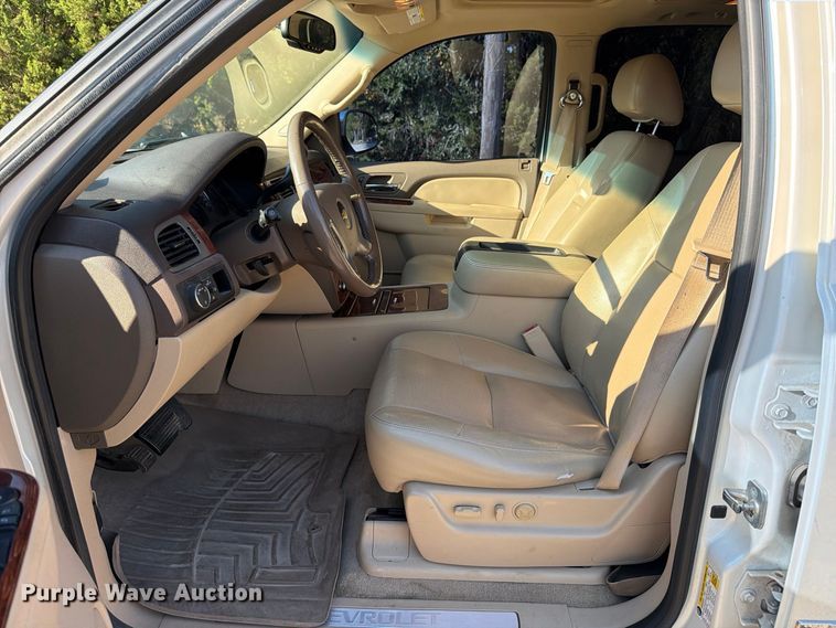 image for item FB8338 2013 Chevrolet Suburban SUV