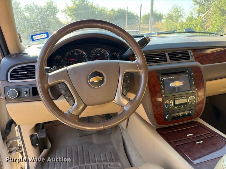 image for item FB8338 2013 Chevrolet Suburban SUV