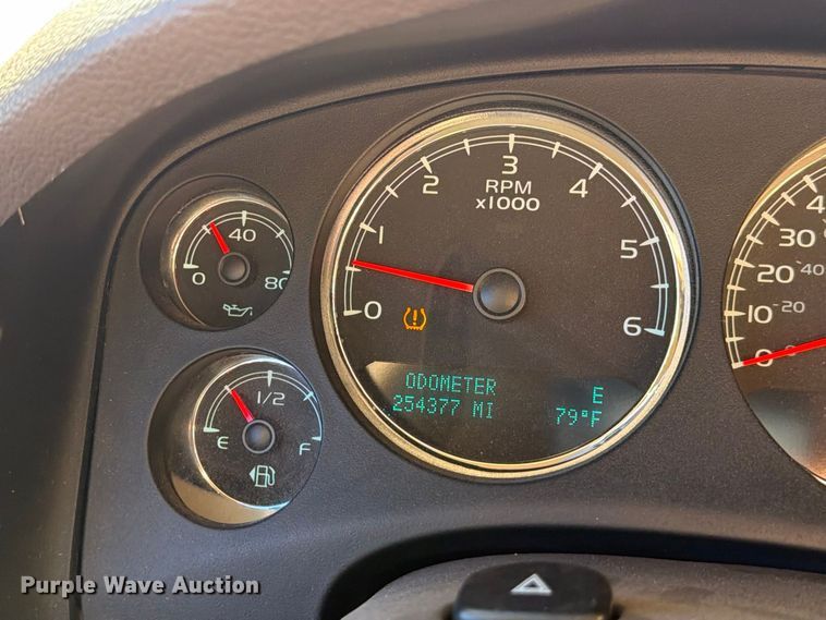 image for item FB8338 2013 Chevrolet Suburban SUV