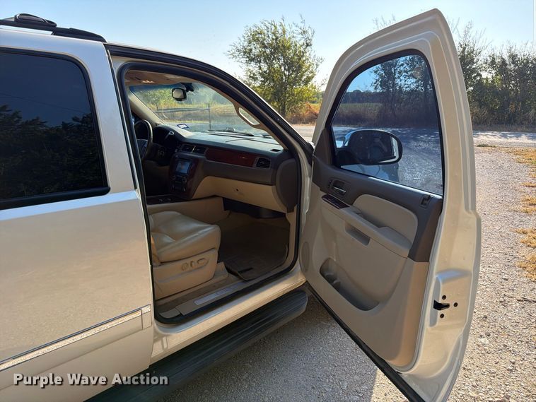 image for item FB8338 2013 Chevrolet Suburban SUV