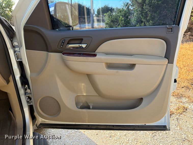 image for item FB8338 2013 Chevrolet Suburban SUV