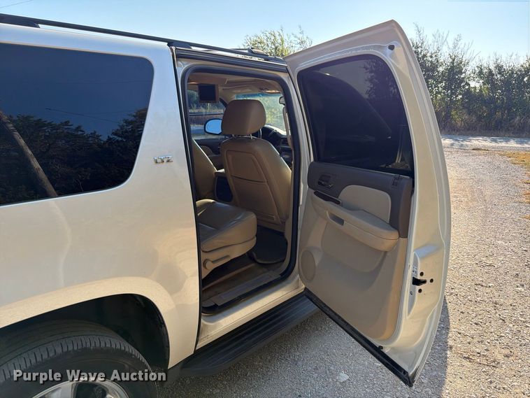 image for item FB8338 2013 Chevrolet Suburban SUV