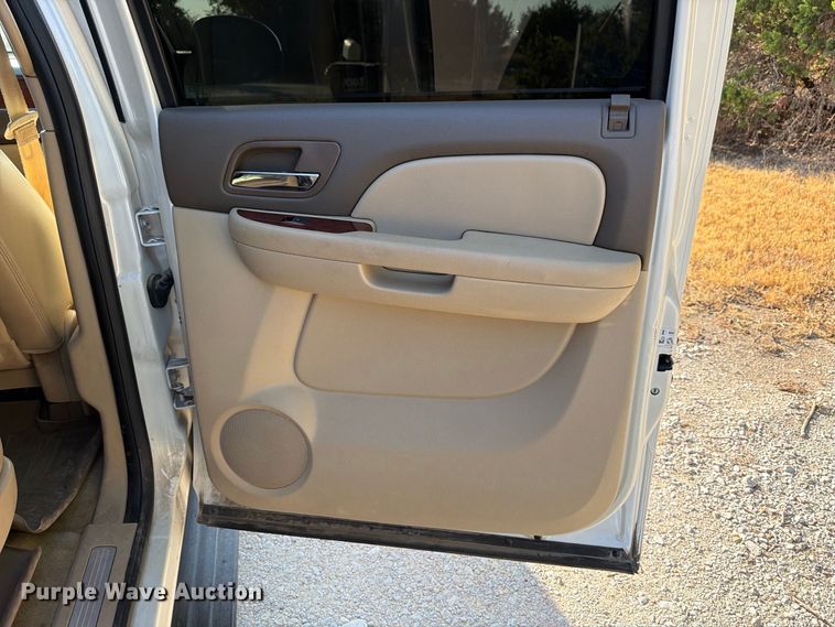 image for item FB8338 2013 Chevrolet Suburban SUV
