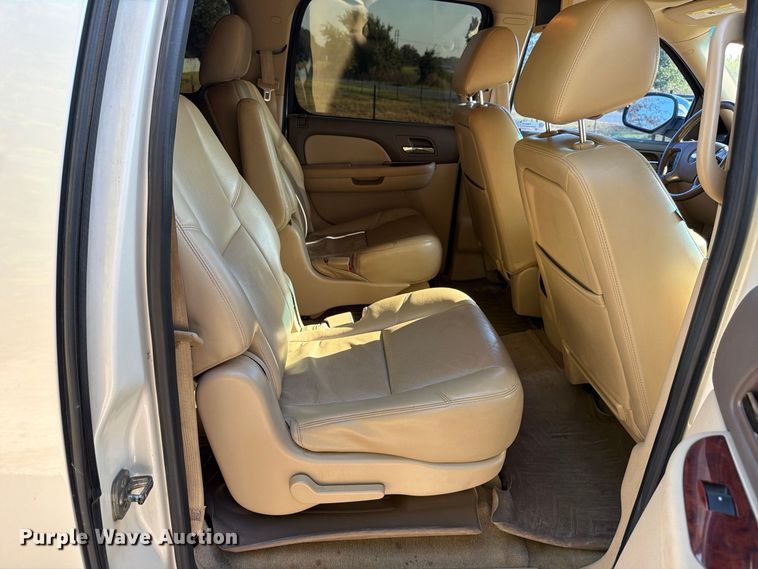 image for item FB8338 2013 Chevrolet Suburban SUV