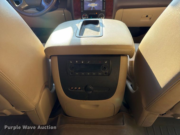 image for item FB8338 2013 Chevrolet Suburban SUV