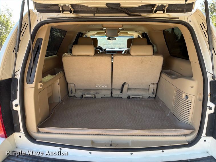 image for item FB8338 2013 Chevrolet Suburban SUV