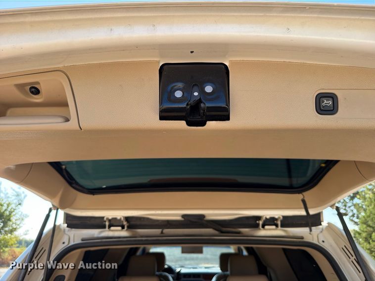image for item FB8338 2013 Chevrolet Suburban SUV