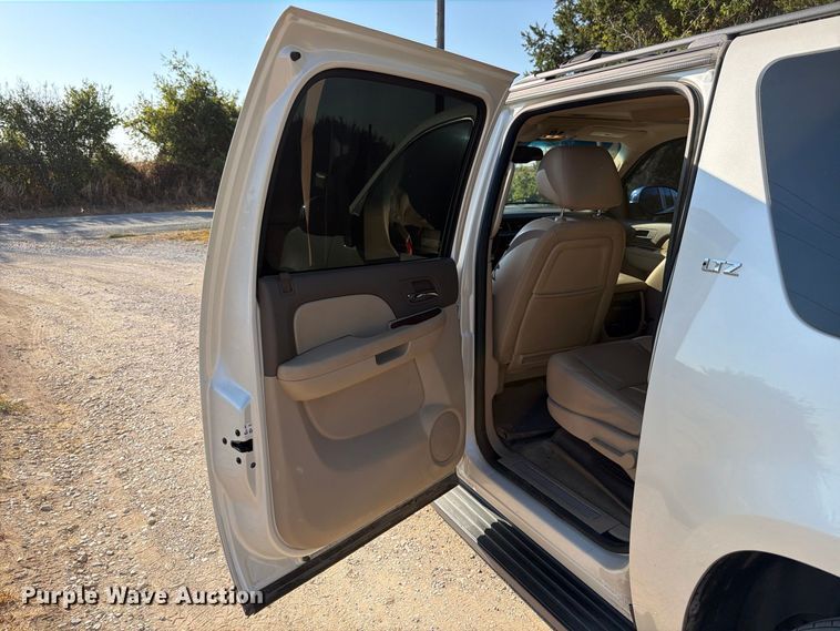 image for item FB8338 2013 Chevrolet Suburban SUV
