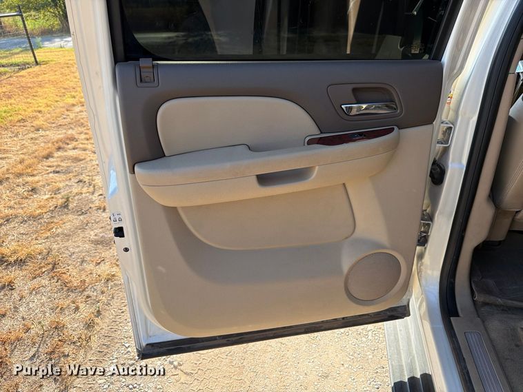 image for item FB8338 2013 Chevrolet Suburban SUV