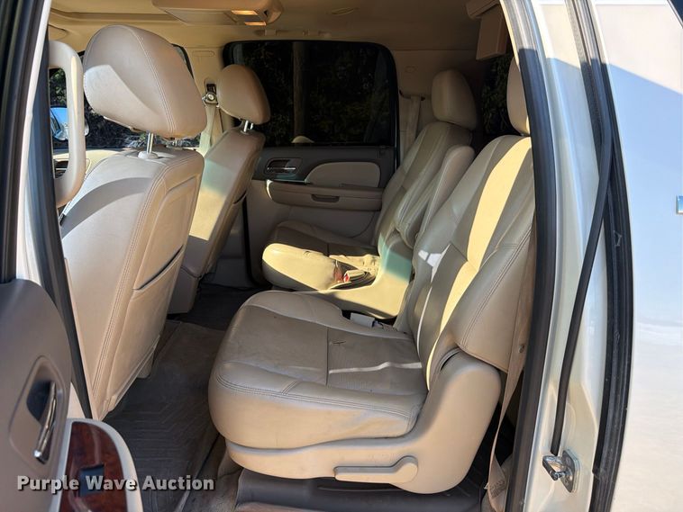 image for item FB8338 2013 Chevrolet Suburban SUV
