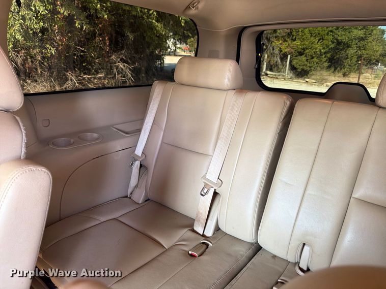 image for item FB8338 2013 Chevrolet Suburban SUV