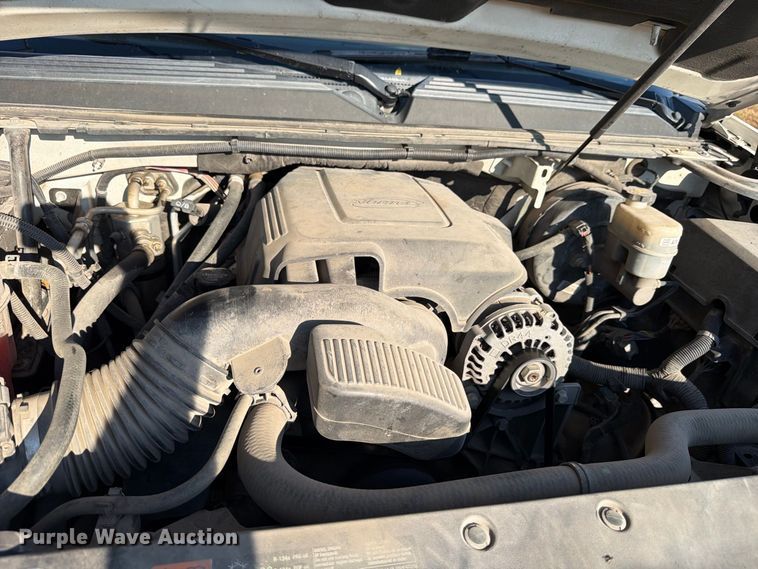 image for item FB8338 2013 Chevrolet Suburban SUV