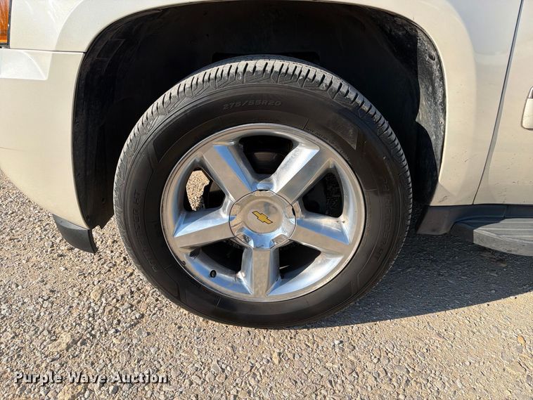 image for item FB8338 2013 Chevrolet Suburban SUV