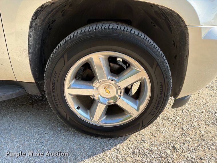 image for item FB8338 2013 Chevrolet Suburban SUV