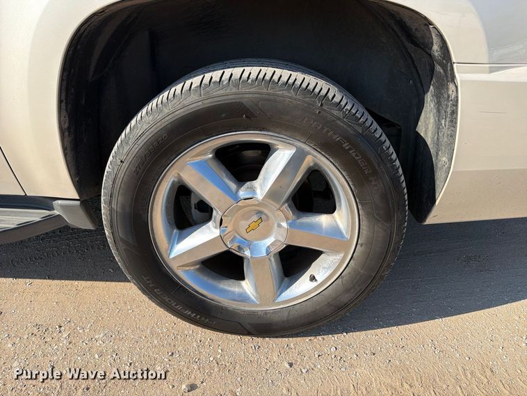 image for item FB8338 2013 Chevrolet Suburban SUV