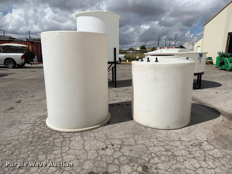 image for item FB8354 (2) poly tanks