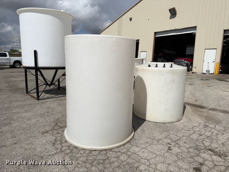 image for item FB8354 (2) poly tanks
