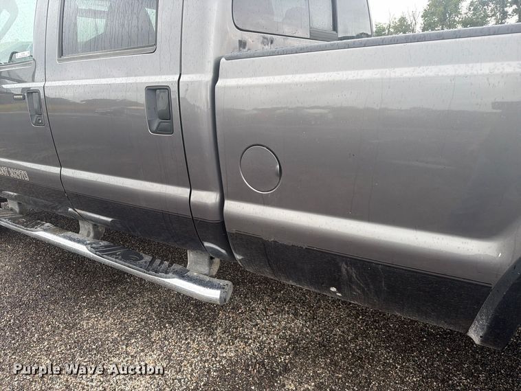image for item FC3340 2008 Ford F350 Super Duty Crew Cab pickup truck