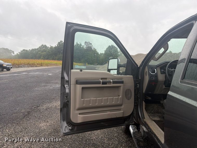 image for item FC3340 2008 Ford F350 Super Duty Crew Cab pickup truck