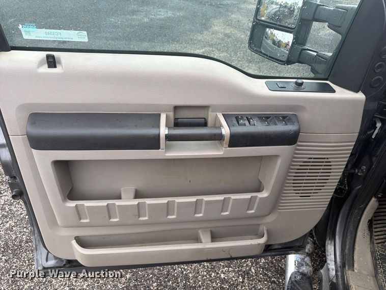 image for item FC3340 2008 Ford F350 Super Duty Crew Cab pickup truck