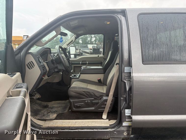 image for item FC3340 2008 Ford F350 Super Duty Crew Cab pickup truck