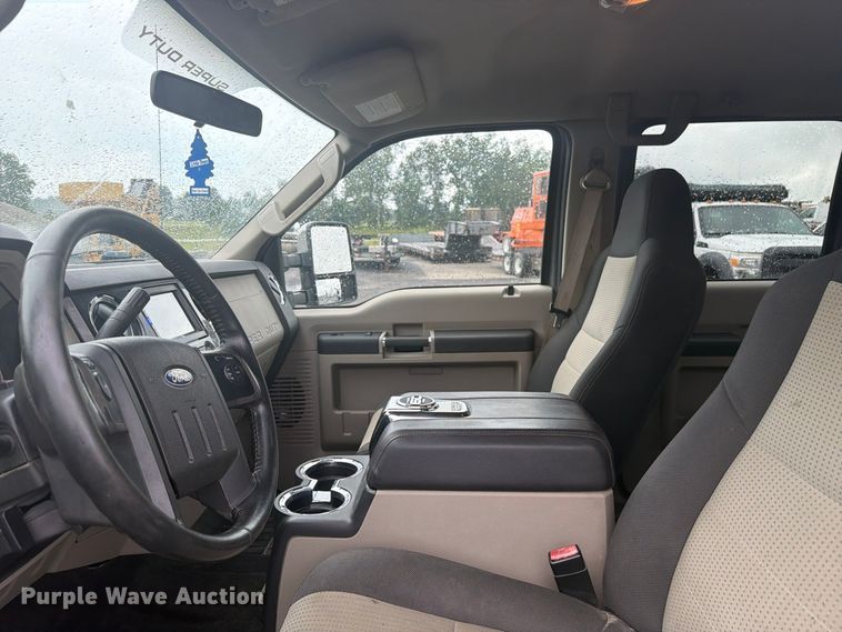 image for item FC3340 2008 Ford F350 Super Duty Crew Cab pickup truck