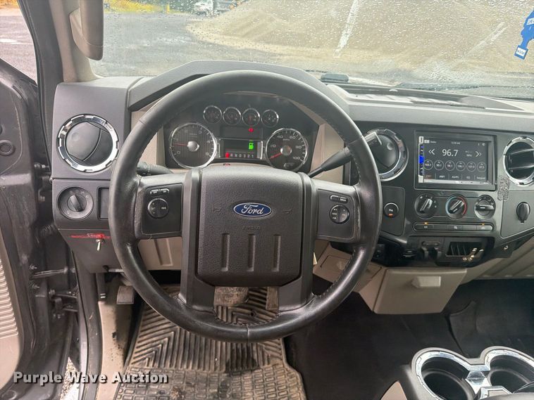 image for item FC3340 2008 Ford F350 Super Duty Crew Cab pickup truck