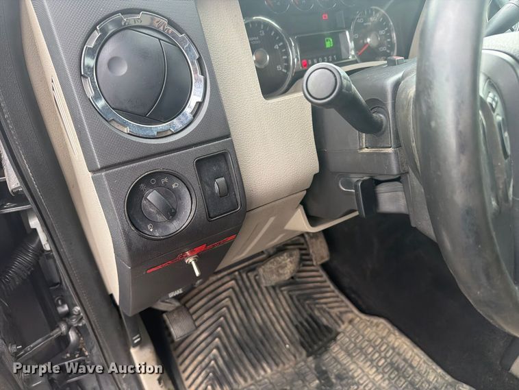 image for item FC3340 2008 Ford F350 Super Duty Crew Cab pickup truck