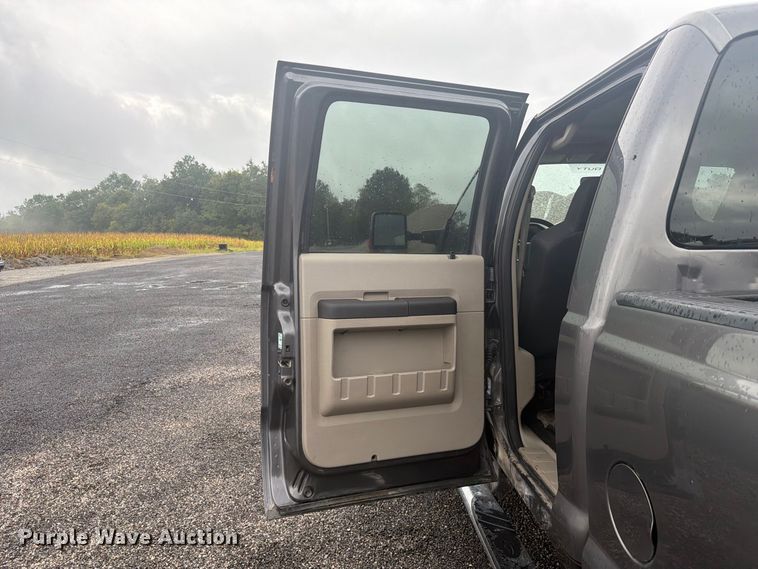 image for item FC3340 2008 Ford F350 Super Duty Crew Cab pickup truck