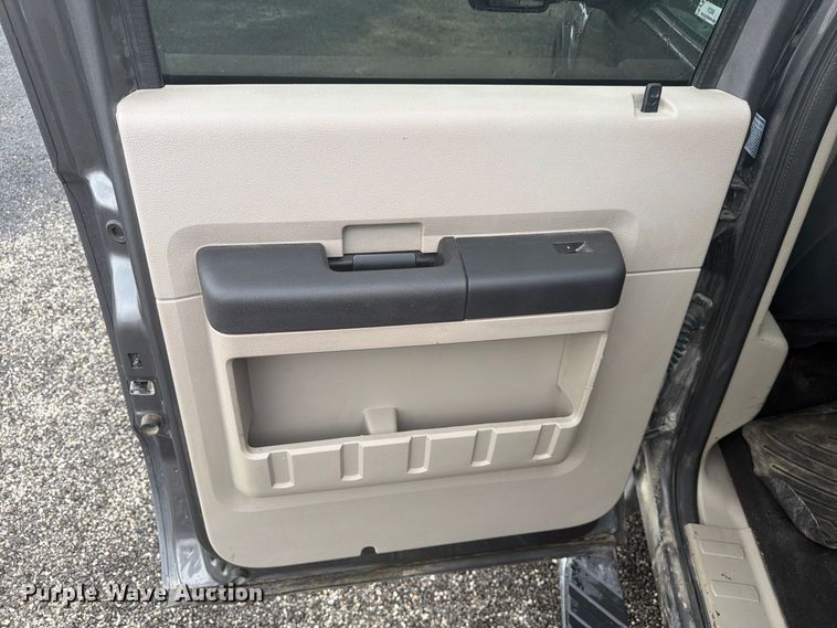 image for item FC3340 2008 Ford F350 Super Duty Crew Cab pickup truck