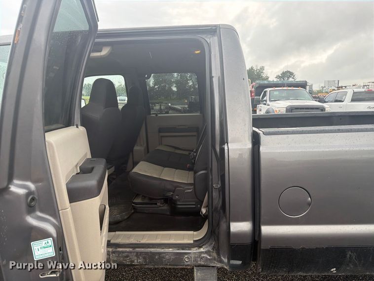 image for item FC3340 2008 Ford F350 Super Duty Crew Cab pickup truck
