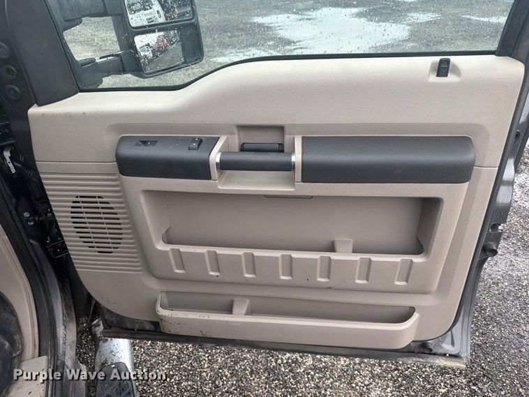 image for item FC3340 2008 Ford F350 Super Duty Crew Cab pickup truck