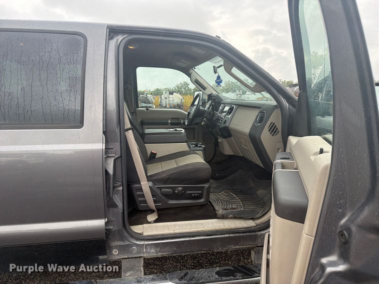 image for item FC3340 2008 Ford F350 Super Duty Crew Cab pickup truck