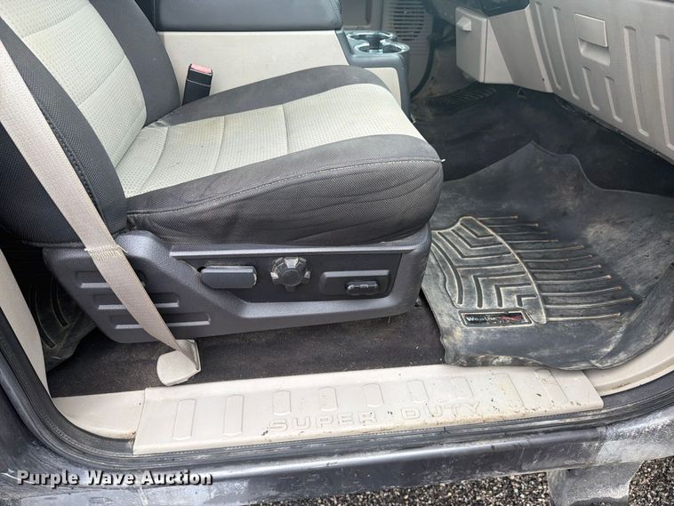image for item FC3340 2008 Ford F350 Super Duty Crew Cab pickup truck
