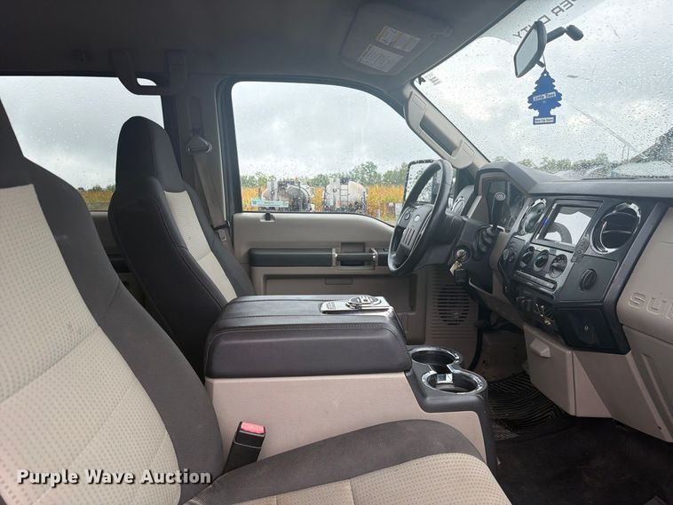 image for item FC3340 2008 Ford F350 Super Duty Crew Cab pickup truck