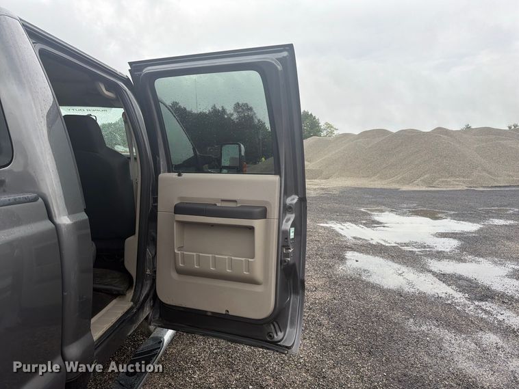 image for item FC3340 2008 Ford F350 Super Duty Crew Cab pickup truck