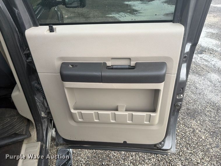 image for item FC3340 2008 Ford F350 Super Duty Crew Cab pickup truck