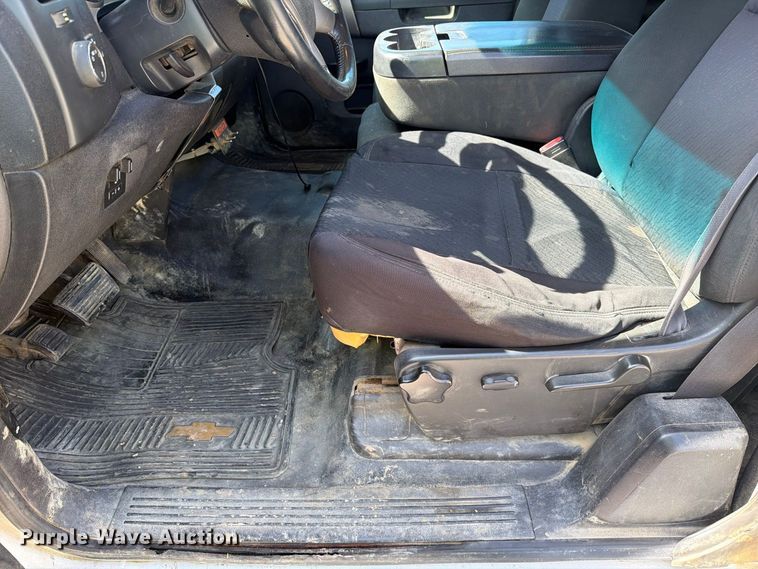 image for item FC3345 2012 Chevrolet Silverado 3500HD Ext. Cab utility bed pickup truck
