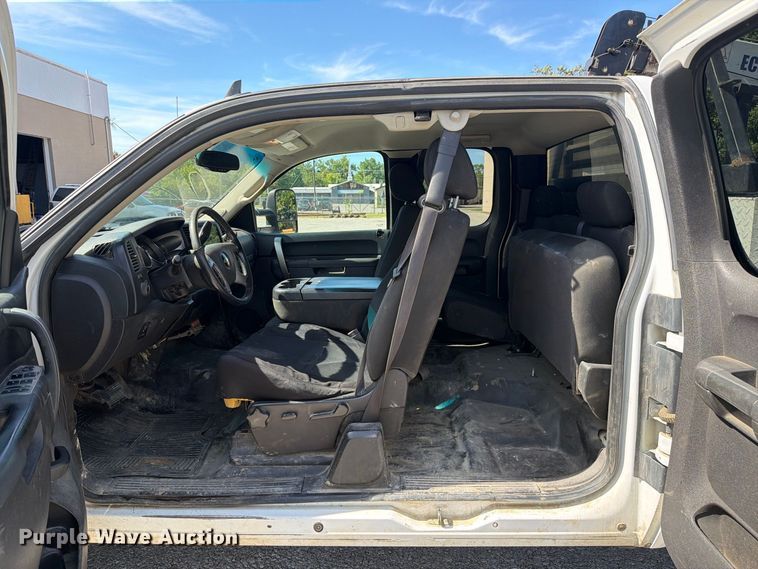 image for item FC3345 2012 Chevrolet Silverado 3500HD Ext. Cab utility bed pickup truck
