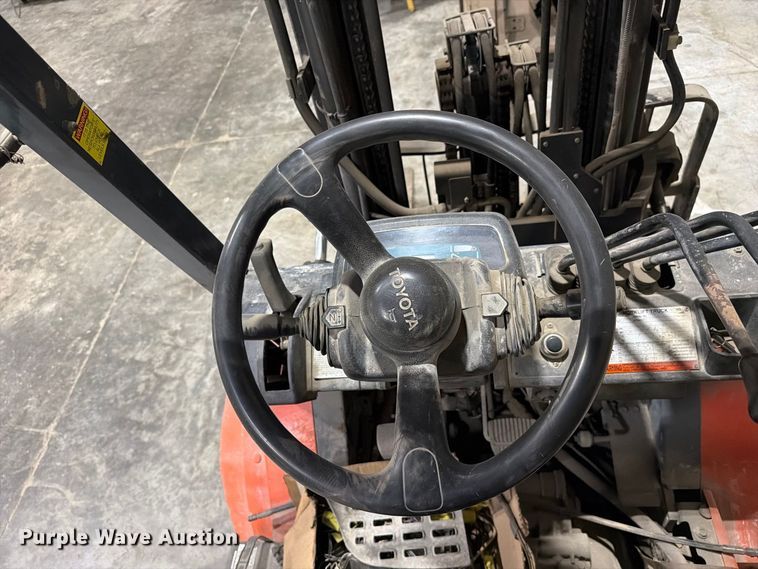 image for item FC3355 Toyota 7FGU25 forklift