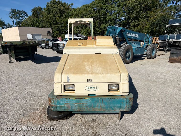 image for item FC3379 Tennant 8400 sweeper