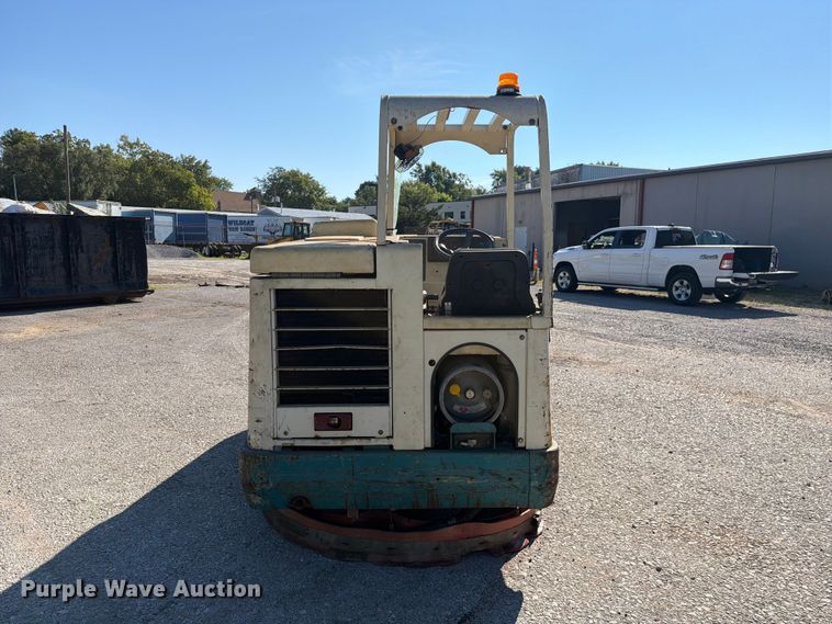 image for item FC3379 Tennant 8400 sweeper