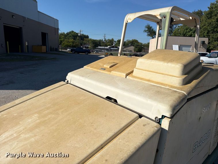image for item FC3379 Tennant 8400 sweeper