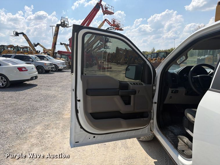 image for item FC3389 2016 Ford F150 Crew Cab pickup truck