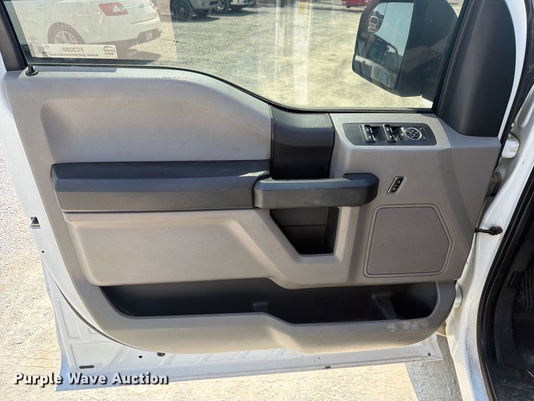 image for item FC3389 2016 Ford F150 Crew Cab pickup truck